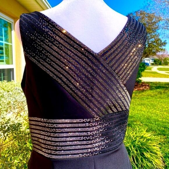 NEW GIANNI VERSACE V-NECK EMBELLISHED BODICE MINI SHEATH DRESS 42=US M/S… - Picture 8 of 16